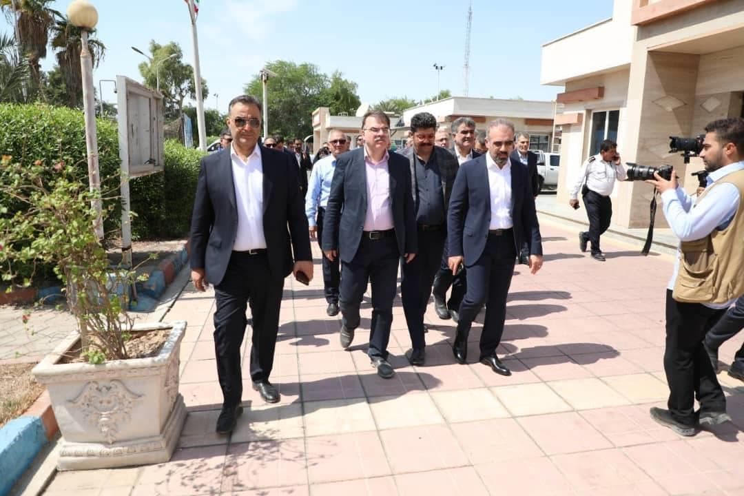 بازدید معاون وزیر نفت و مدیرعامل شرکت ملی صنایع پتروشیمی از شرکت پتروشیمی رازی/ تاکید بر توسعه همکاریها و رفع موانع تولید بازدید معاون وزیر نفت و مدیرعامل شرکت ملی صنایع پتروشیمی از شرکت پتروشیمی رازی/ تاکید بر توسعه همکاریها و رفع موانع تولید