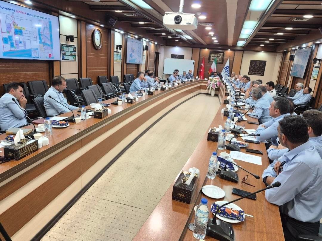 استمرار آمادگی و برنامهریزی برای برگزاری مانور عملیاتی خروج اضطراری کارکنان در پتروشیمی رازی استمرار آمادگی و برنامهریزی برای برگزاری مانور عملیاتی خروج اضطراری کارکنان در پتروشیمی رازی